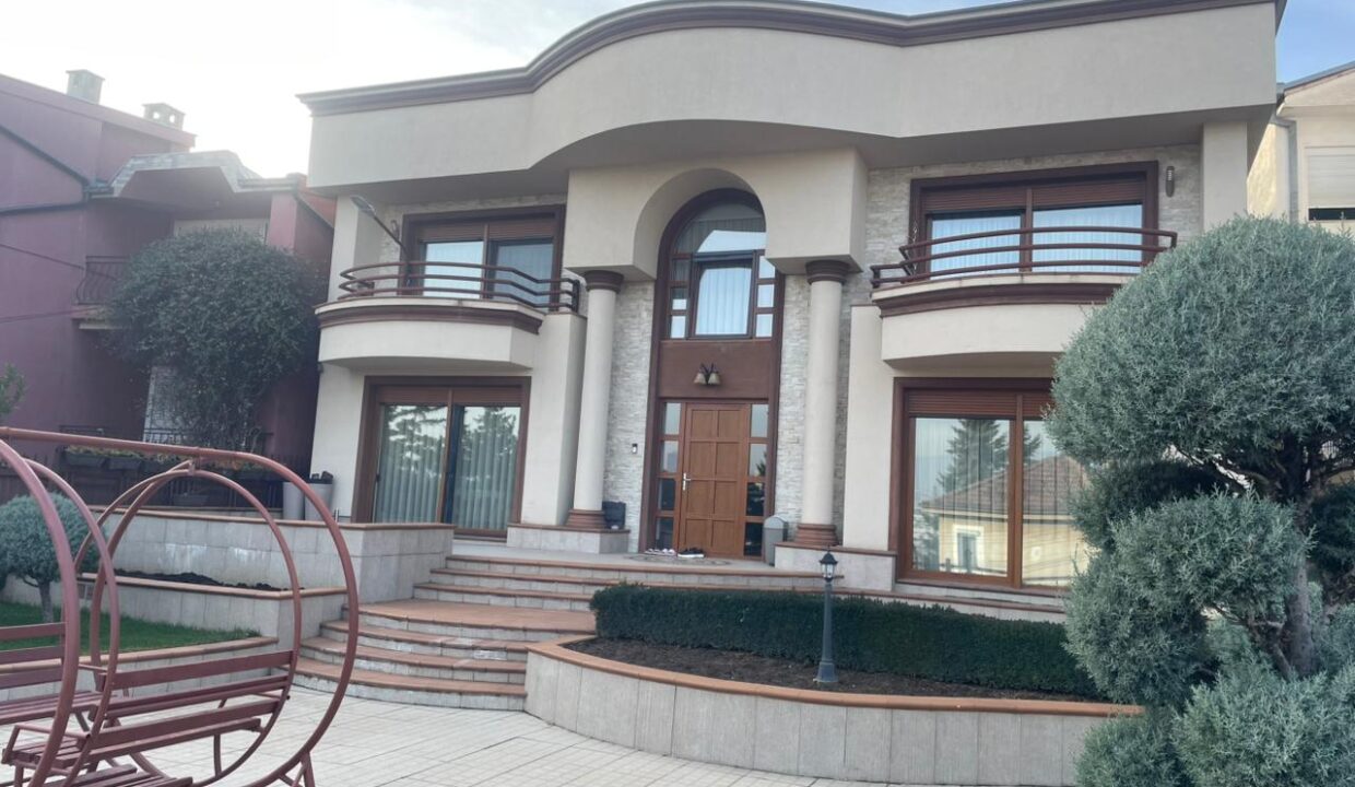 Shtepia Salih Mripa 1