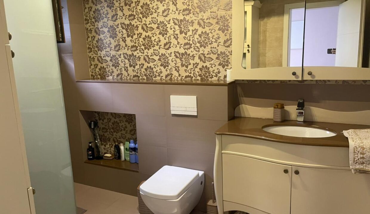 Shtepia Salih Mripa 16