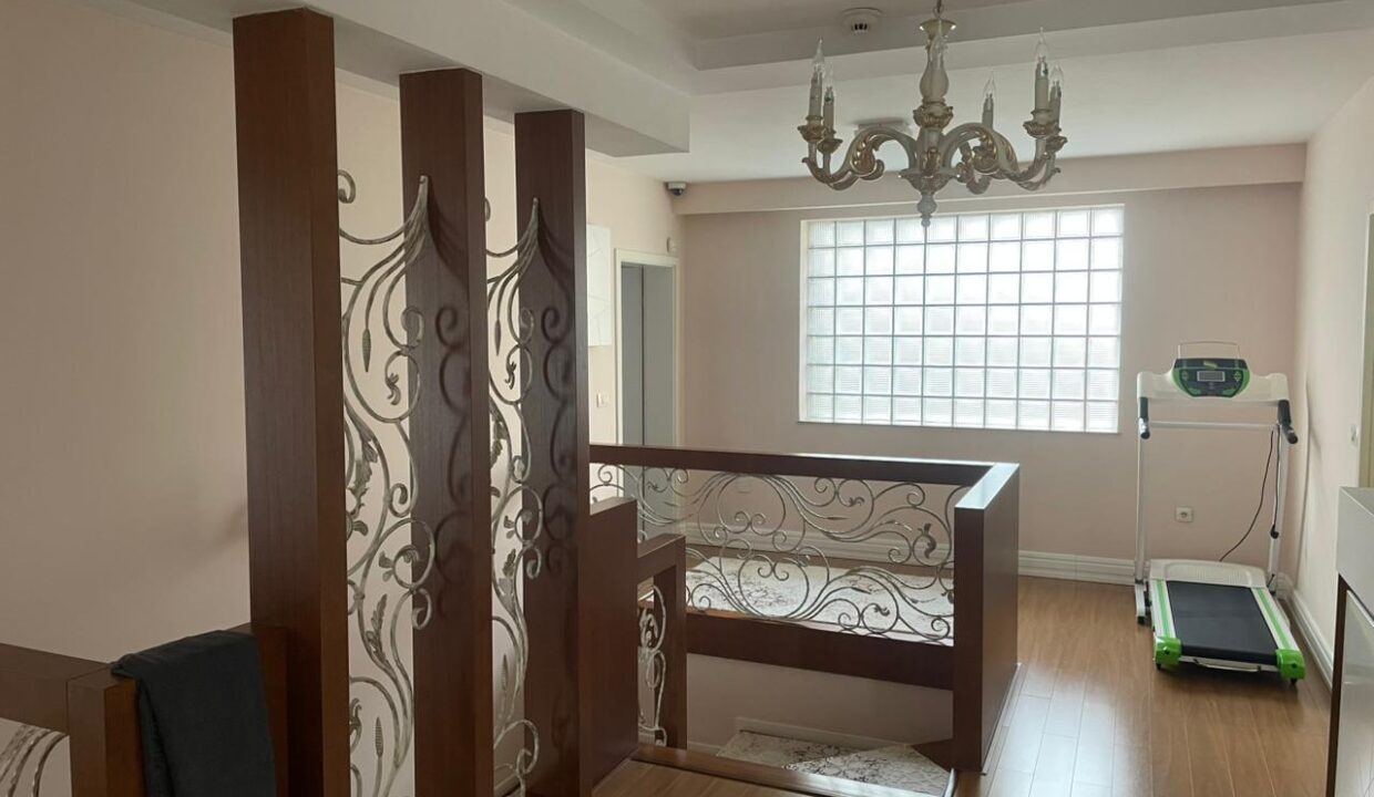 Shtepia Salih Mripa 19