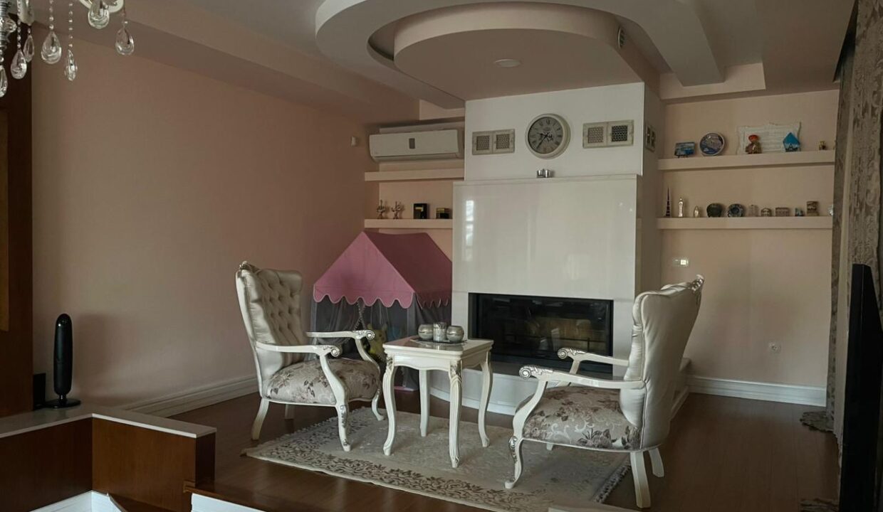 Shtepia Salih Mripa 8