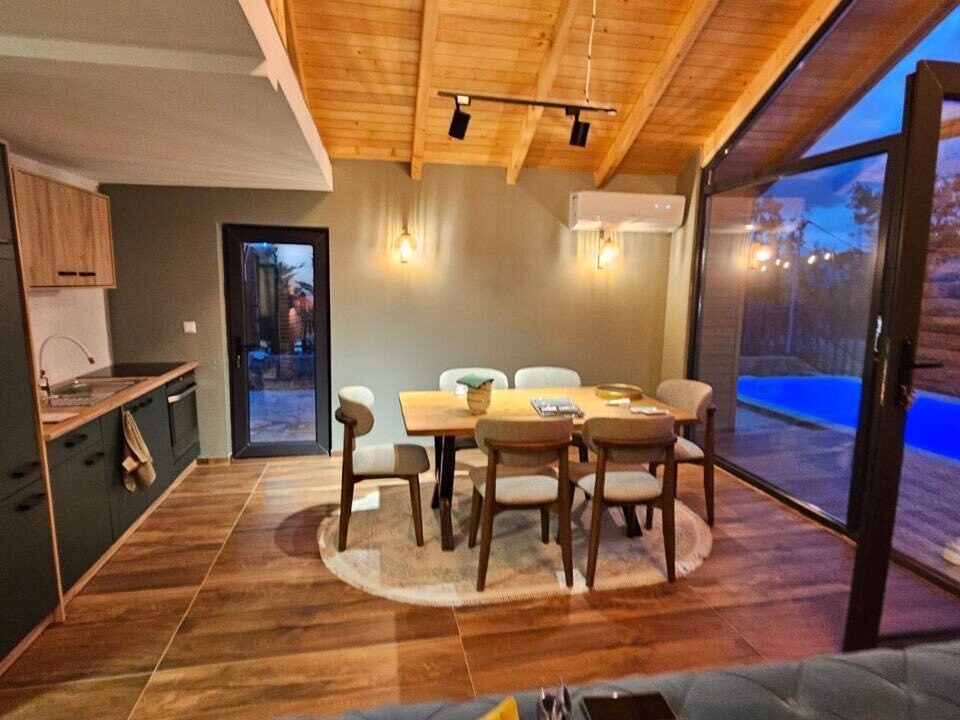 22f98777-64d0-461e-be68-d16b4448ff93