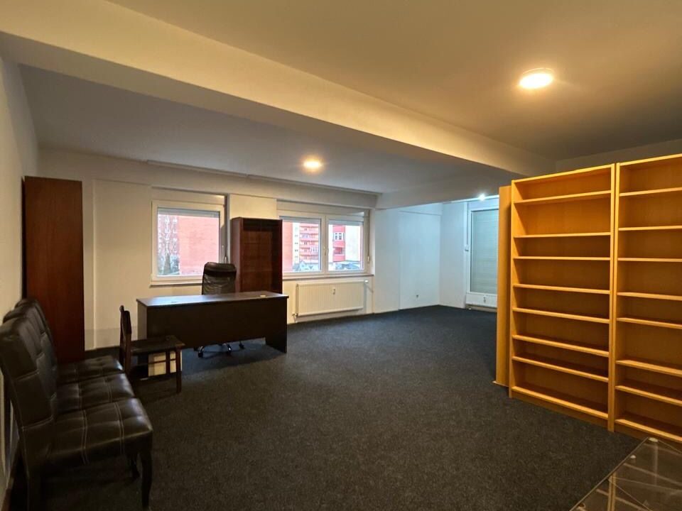 Banes ne Emshir mbi picerin Ambient Pizza Property ID 2026-117-1