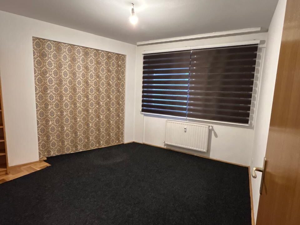 Banes ne Emshir mbi picerin Ambient Pizza Property ID 2026-117-10