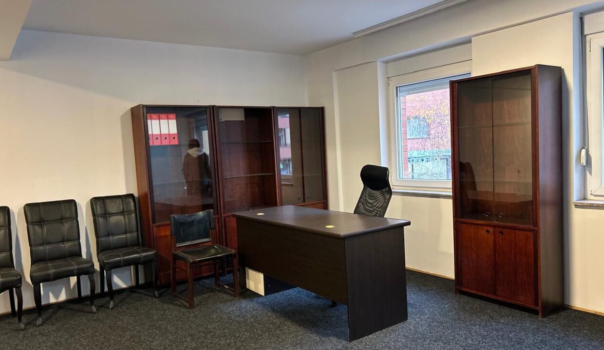 Banes ne Emshir mbi picerin Ambient Pizza Property ID 2026-117-11