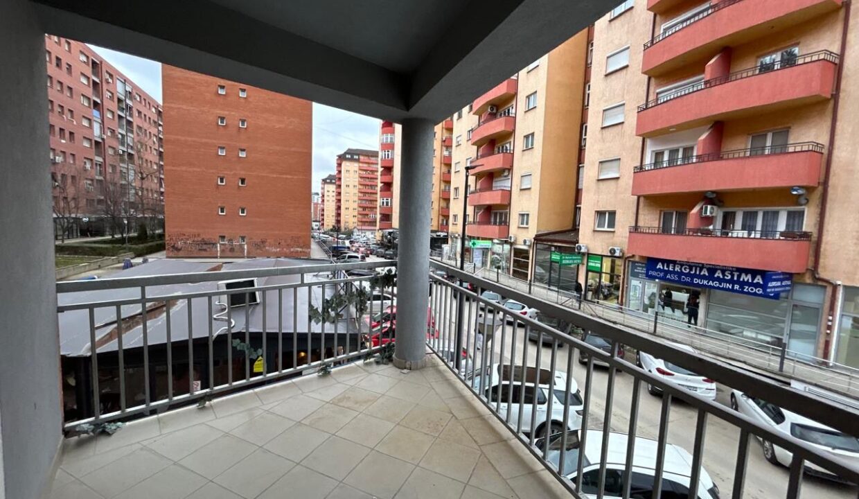 Banes ne Emshir mbi picerin Ambient Pizza Property ID 2026-117-13