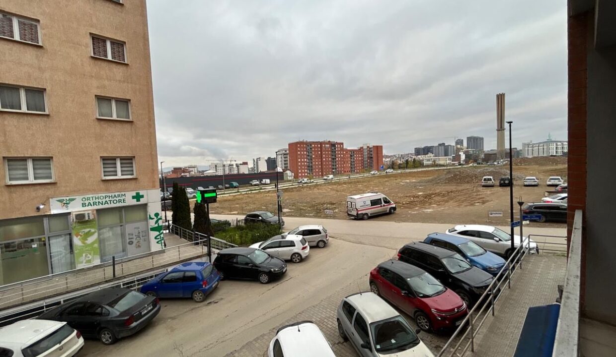 Banes ne Emshir mbi picerin Ambient Pizza Property ID 2026-117-14