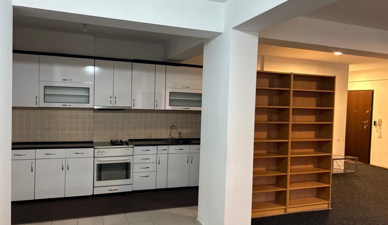 Banes ne Emshir mbi picerin Ambient Pizza Property ID 2026-117-15