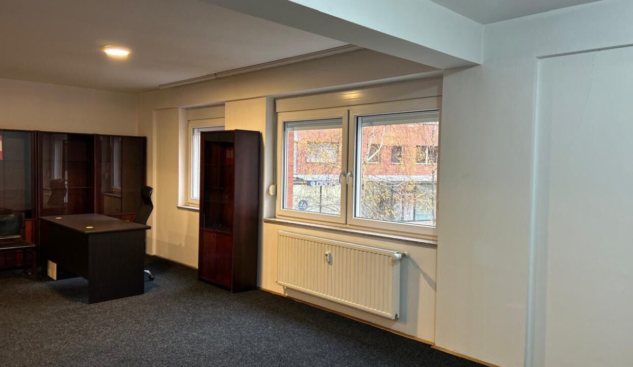 Banes ne Emshir mbi picerin Ambient Pizza Property ID 2026-117-16