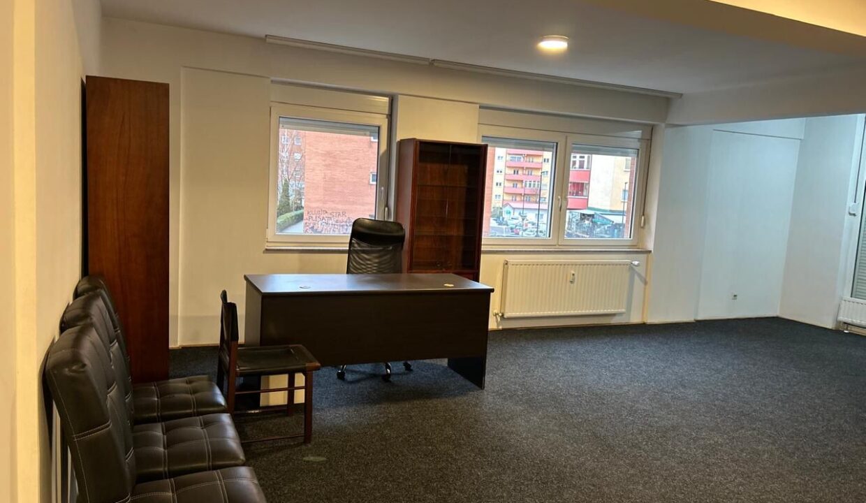 Banes ne Emshir mbi picerin Ambient Pizza Property ID 2026-117-17