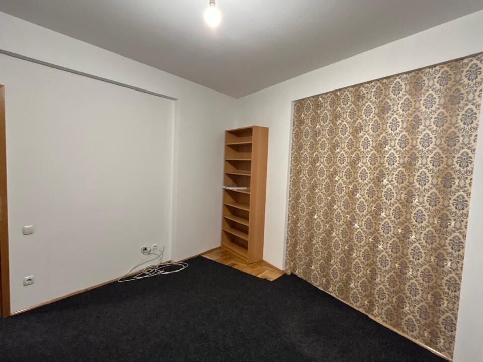 Banes ne Emshir mbi picerin Ambient Pizza Property ID 2026-117-5