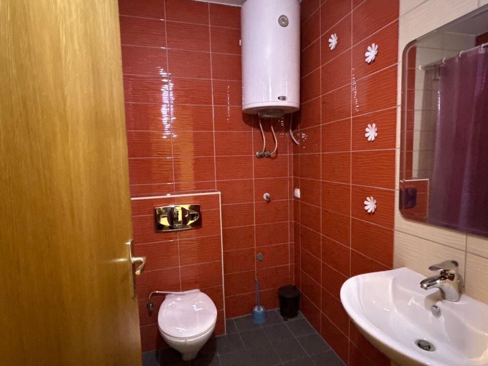 Banes ne Emshir mbi picerin Ambient Pizza Property ID 2026-117-6