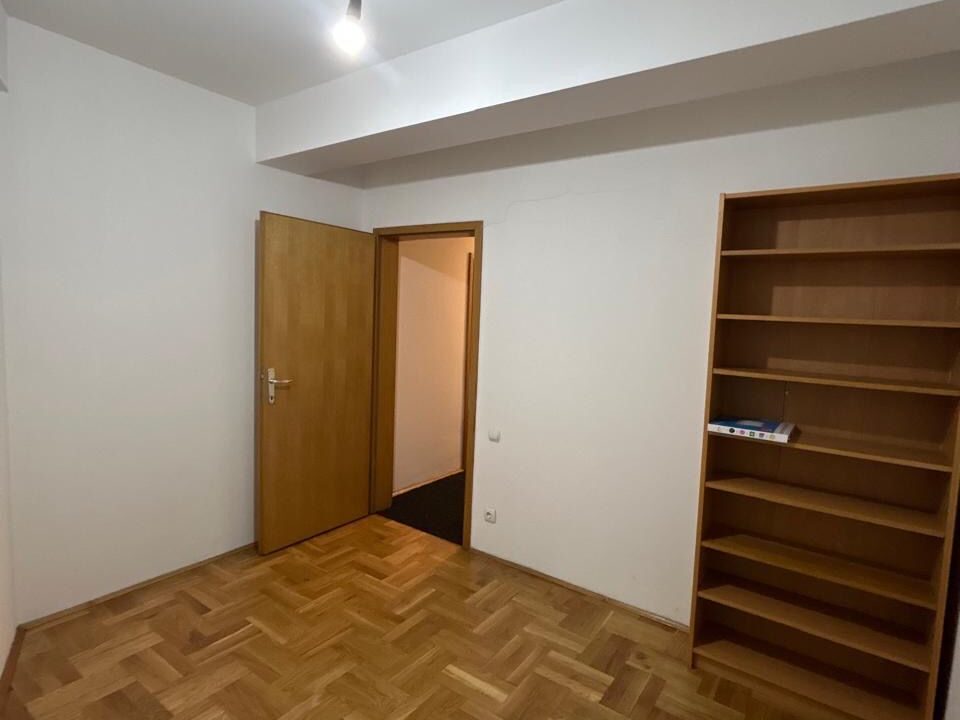 Banes ne Emshir mbi picerin Ambient Pizza Property ID 2026-117-7