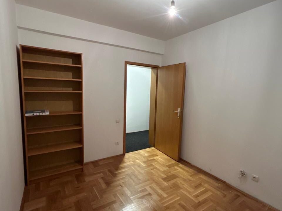 Banes ne Emshir mbi picerin Ambient Pizza Property ID 2026-117-8