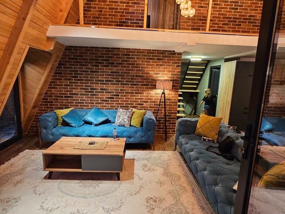 df5dc8d8-079b-4fbf-95b0-5f7200650dc2