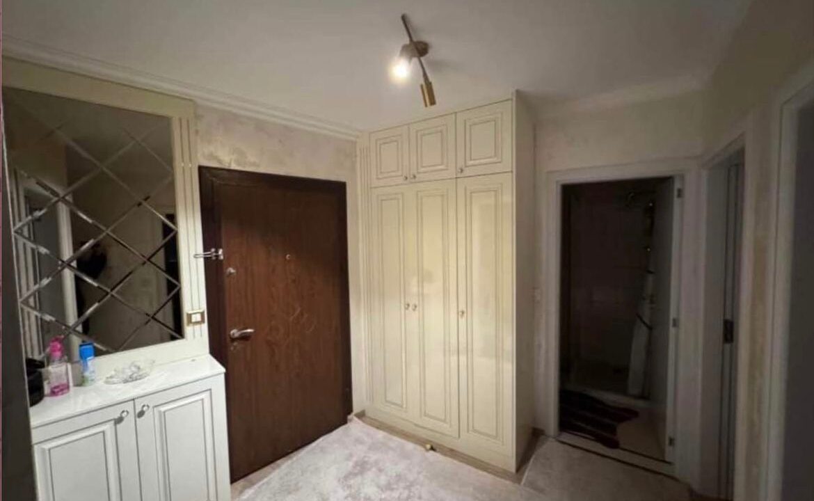 Banes te Royal Mall Property ID 2026-196-5